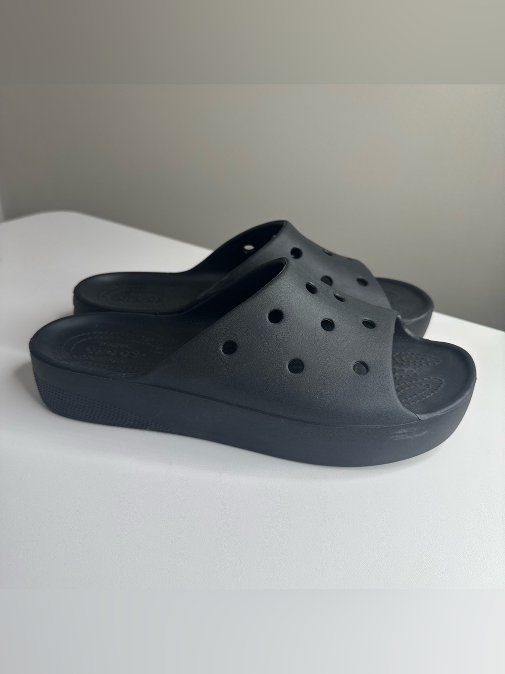 Crocs Women’s Black Classic Platform Slide Sandal Size 11